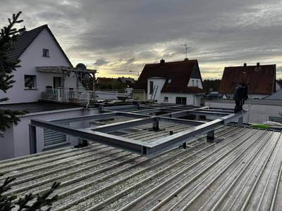 Erweitertes Büro auf Basis eines Stahlgestells in Holzständerbauweise in Kahl am Main