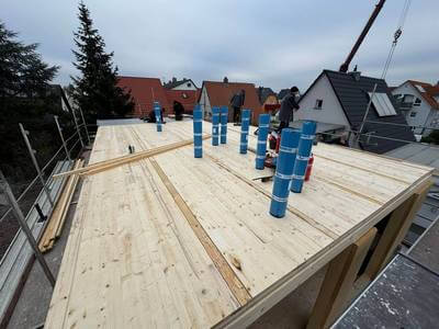 Erweitertes Büro auf Basis eines Stahlgestells in Holzständerbauweise in Kahl am Main